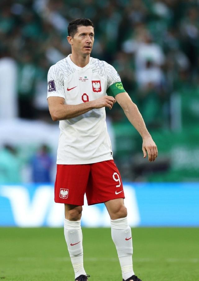 AYX体育平台莱万多夫斯基连续三场比赛得分超过刷新纪录，中国队不断突破！的简单介绍