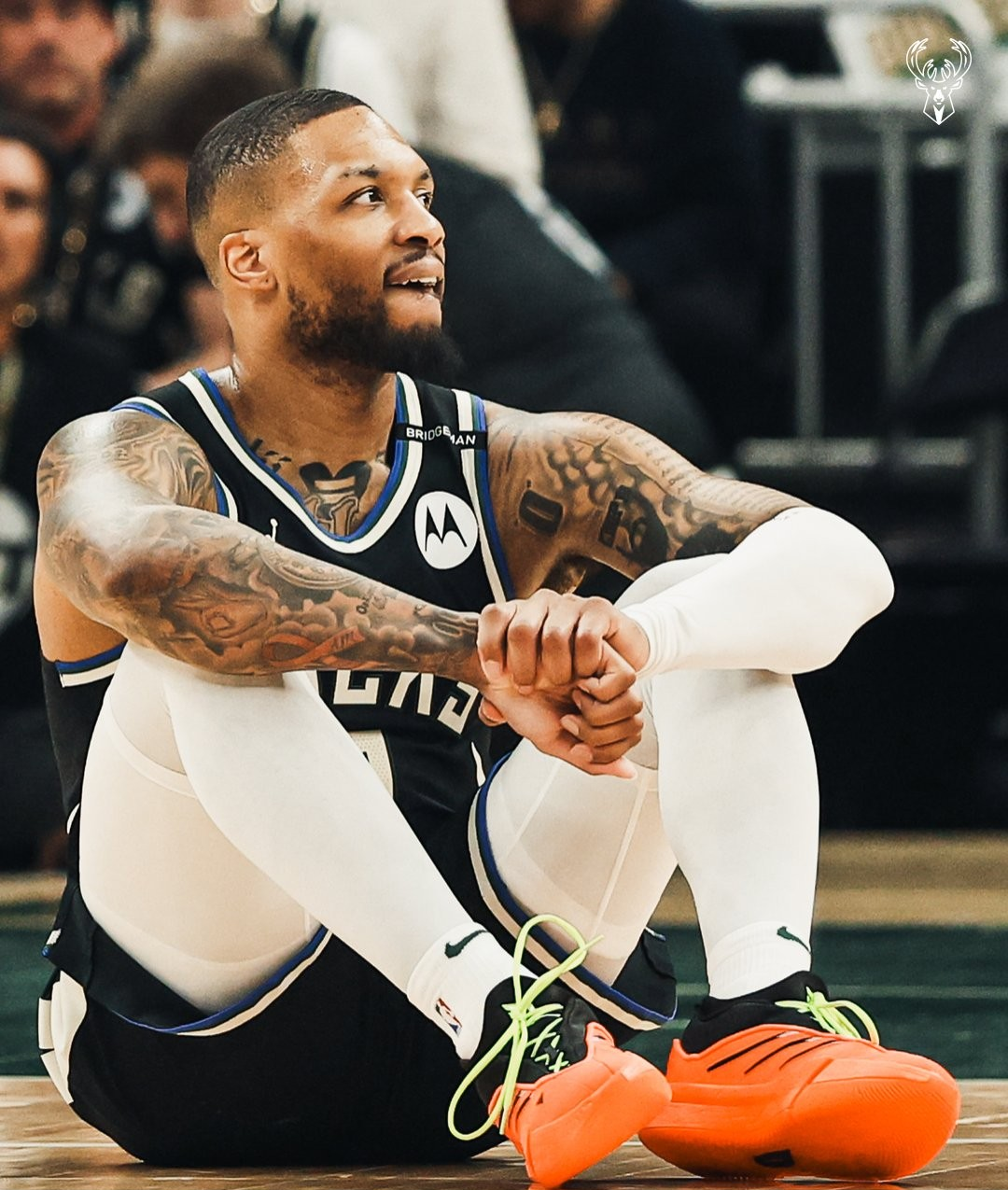 AYX体育平台 字母哥遭遇七持续失利，巴塞罗那教练压力巨大！全场沸腾不已