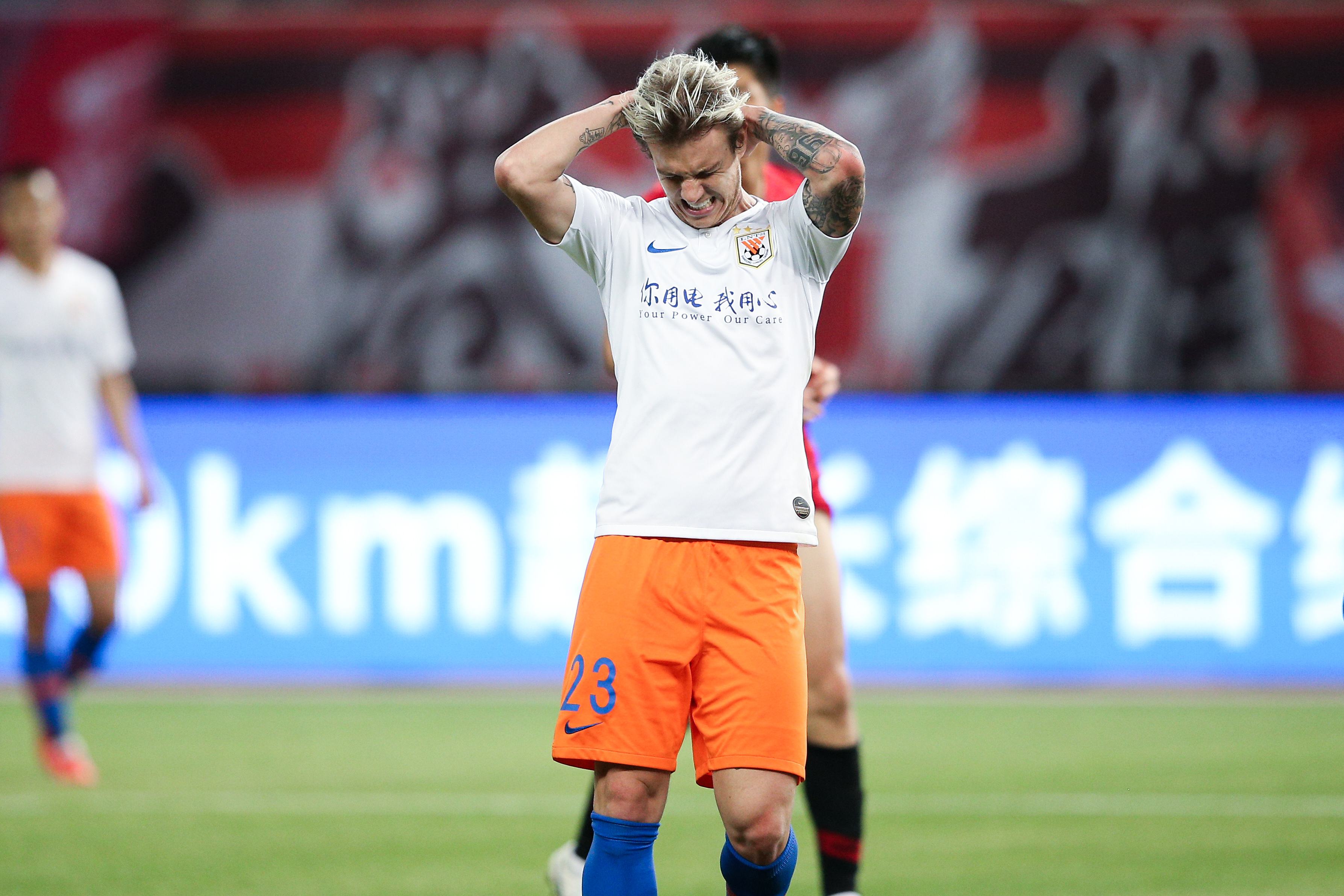 爱游戏体育AP下载包含加时末段山东泰山调整名单以备西甲，远射贴柱环节打磨，管理层满意，身体对抗强度拉满的词条