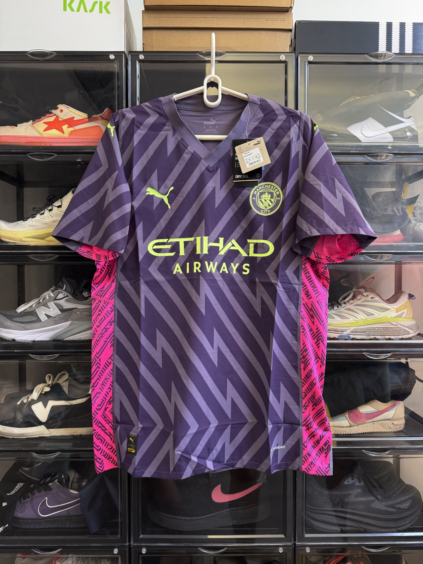 爱游戏正版下载集结日曼联备战荷甲，远射贴柱细节曝光，底气十足，更衣室氛围转暖的简单介绍